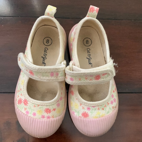Gently used Mary Jane toddler sneakers with rubber toe size 8 - Picture 1 of 4